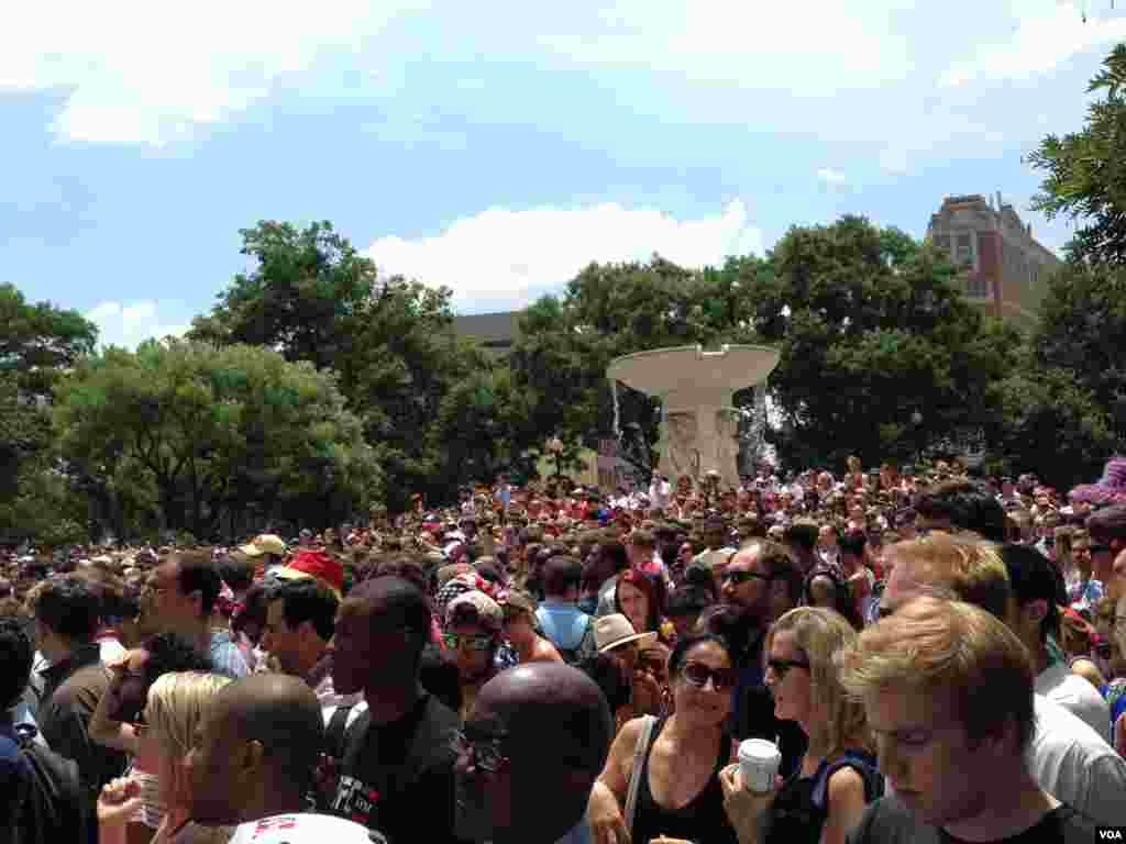 Fans watch the USA-Germany game in Dupont Circle.