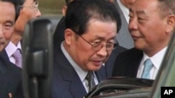 지난 13일 베이징에 도착한 북한의 장성택 국방위원회 부위원장.