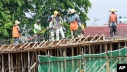 မလေးရှားဆောက်လုပ်ရေးလုပ်ငန်းခွင်တွင်လုပ်ကိုင်နေသော အလုပ်သမားများ