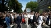 Multitudes se reúnen para celebrar los 50 años de foto de portada "Abbey Road"