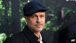 Brad Pitt llega al estreno de "The Lost City of Z" en Hollywood, el miércoles, 5 de abril de 2017.