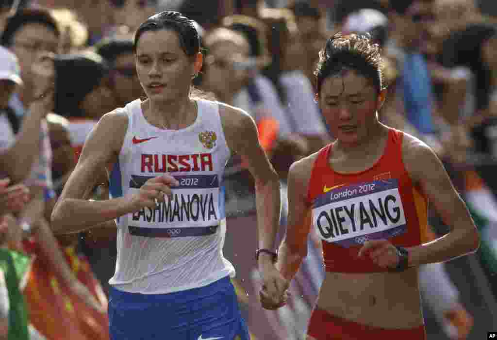 Choeyang kyi (R) and Russia's Elena Lashmanova compete in the women's 20km race walk final at the London 2012 Olympic Games at The Mall August 11, 2012.