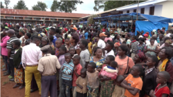 La population mobilisée à la 12e journée champêtre à Walungu, le 2 janvier 2020. (VOA/Ernest Muhero)