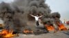 Demonstran Irak Bakar Ban, Tuntut Reformasi