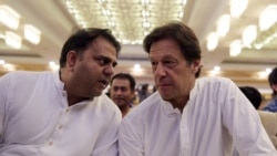 وزیر اعظم عمران خان اور وفاقی وزیر فواد چوہدری (فائل فوٹو)