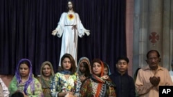 Pakistani Christians attend an Easter service at Sacred Heart Cathedral, in Lahore, Pakistan, April 1, 2018.