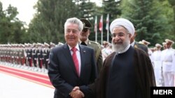 رئیس جمهوری اتریش شهریور ماه گذشته به همراه یک هیات بازرگانی به ایران سفر کرده بود. 
