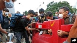 У Гонконгу "Майдан" та "Антимайдан" змагаються за барикади. ФОТО