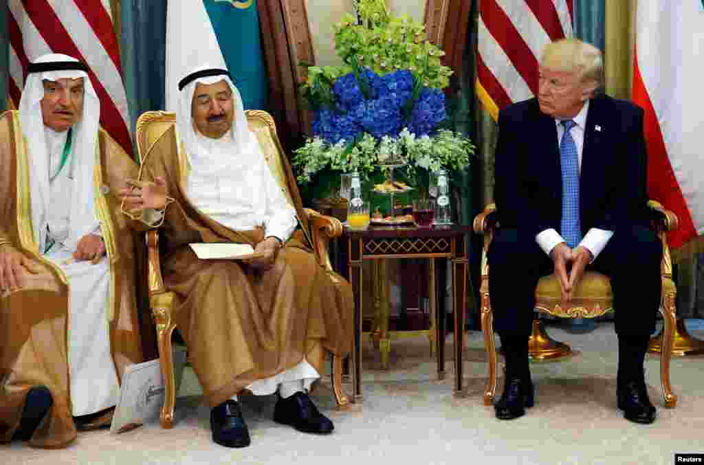 Sarkin Kuwait Sabah Al-Ahmad Al-Jaber Al-Sabah ya gana da shugaban kasar Amurka Donald Trump a babban birnin kasar Riyadh dake Saudi Arabia,ranar Mayu 21 ga watan Mayu shekarar 2017. &nbsp;