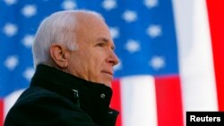 En la foto John McCain, el 30 de octubre de 2018.