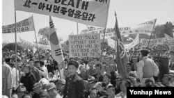 한국 서울역사박물관이 호국보훈의 달 6월을 맞아 7월 17일까지 박물관1층 로비에서 'AP통신이 본 6.25와 서울' 전시회를 열고 있다. 이번 전시회는 AP통신 특파원이 포착한 전시 서울 사진들을 선보인다.