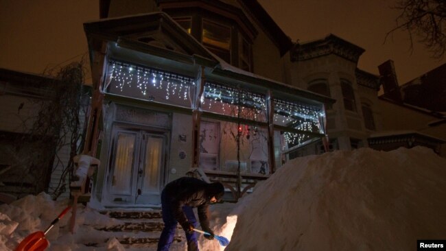 Sneg u Bafalu, u Njujorku (REUTERS/Lindsay Dedario)