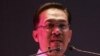 Anwar Ibrahim: RI, Malaysia Harus Tindak Tegas Agen-Agen TKI Nakal