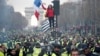 شلیک گاز اشک آور برای پراکنده کردن معترضان به مالیات سوخت در پاریس
