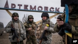 Các quân nhân thuộc lực lượng chính phủ ở miền đông Ukraine, 3/3/15.