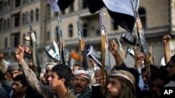 Des houthis à Sanaa, au Yémen (AP Photo/Hani Mohammed)
