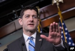 ທ່ານ Paul Ryan, ປະທານ​ສຽງ​ສ່ວນ​ຫຼາຍ​ຂອງ​ສະພາ​ສູງ ສັງກັດ​ພັກຣີພັບ​ບລີ​ກັນ ຈາກ​ລັດ Wisconcin., ພົບ​ປະ​ກັບ​ພວກ​ນັກ​ຂ່າວ ​ໃນ​ລະຫວ່າງ​ກອງ​ປະຊຸມ​ວາງ​ແຜນ​ຍຸດ​ທະ​ສາດຂອງ​ພັກຣີພັບ​ບລີ​ກັນ (GOP) ​ໃນ​ລັດຖະສະພາ ທີ່​ວໍ​ຊີງ​ຕັນ, 14 ກຸມພາ 2018.