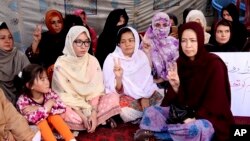 Pakistani lawyer Jalila Haider, center, from Hazara Shi'ite minority community participates in a hunger strike with others at a camp in Quetta, April 30, 2018. 
