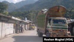سرحدی علاقے میں سامان سے لدا ایک ٹرک (فائل فوٹو)