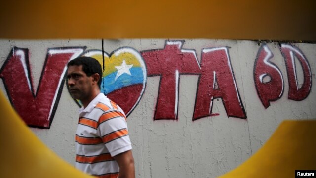 Delegaciones de periodistas extranjeros llegan a Venezuela y pese a las trabas e inconvenientes están listos para hacer la cobertura este domingo.