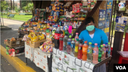 Comerciantes que trabajan en las calles de Bolivia están siendo impactados por las medidas urgentes tomadas para hacer frente al nuevo coronavirus. [Foto: Fabiola Chiambi, VOA].