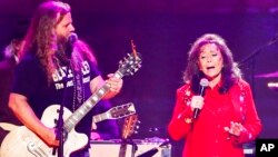Jamey Johnson (left) and Loretta Lynn perform at the concert "Sing me Back Home: The Music of Merle Haggard" at the Bridgestone Arena, April 6, 2017, in Nashville, Tenn.