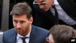 Lionel Messi arrivant devant le tribunal de Barcelone, jeudi 2 juin, 2016. (AP Photo/Manu Fernandez)