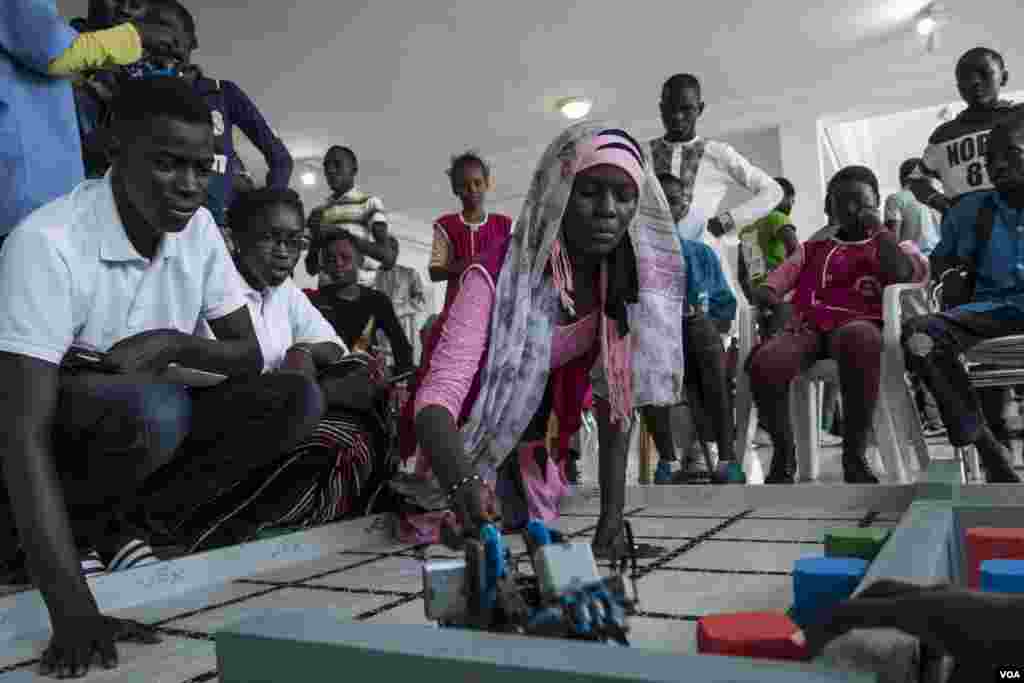 Students test at their robot at the 2017 Pan-African Robotics Competition in Dakar, Senegal, May 19, 2017. (R. Shryock/VOA)