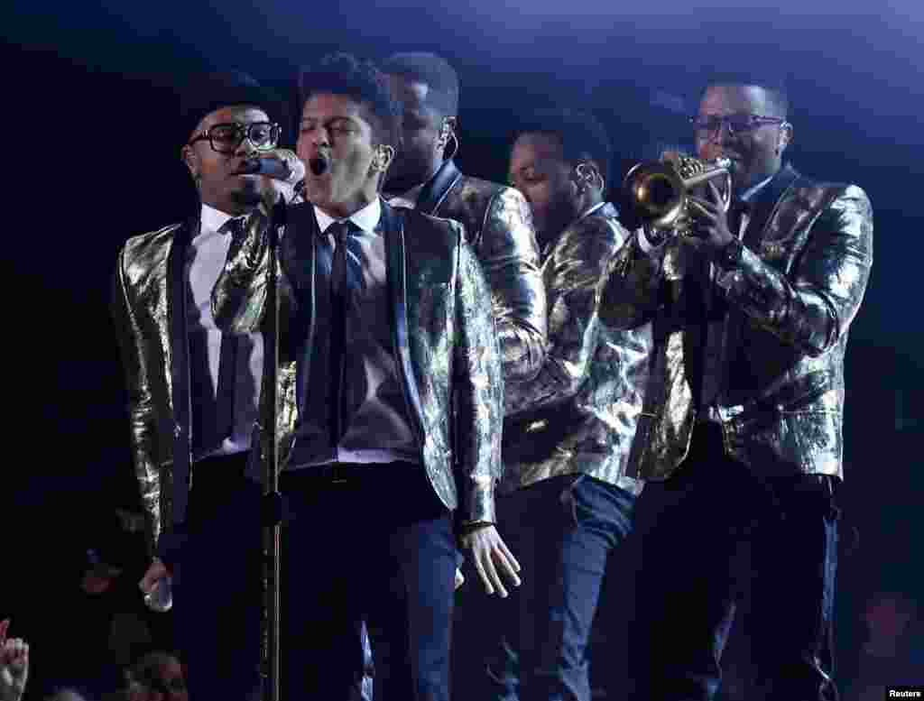 Bruno Mars performs during the halftime show of the NFL Super Bowl XLVIII football game between the Denver Broncos and the Seattle Seahawks in East Rutherford, New Jersey, Feb. 2, 2014.