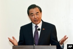 Ngoại trưởng Trung Quốc Vương Nghị cảnh báo rằng những tuyên bố của G7 có thể khiến tình hình biển Đông trở nên xấu đi.