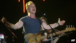"Larga vida a Bataclan", dijo Sting en un concierto cuya recaudación irá a dos asociaciones que ayudan a las víctimas de estos atentados.