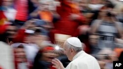 Ðức giáo hoàng Phanxicô tại Quảng trường Thánh Phêrô ở Vatican trong buổi tiếp kiến giáo dân hàng tuần (ảnh tư liệu ngày 18/10/2017).