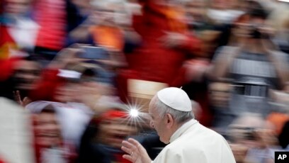Ðức giáo hoàng Phanxicô tại Quảng trường Thánh Phêrô ở Vatican trong buổi tiếp kiến giáo dân hàng tuần (ảnh tư liệu ngày 18/10/2017).