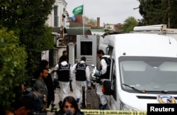 Turkish forensic officials arrive to the residence of Saudi Arabia's Consul General Mohammad al-Otaibi in Istanbul, Oct. 17, 2018.