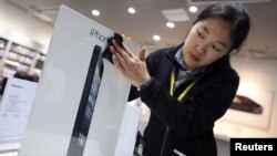Apple también anunció su intención de expandir sus proyectos en la industria de energía renovable a los centros de producción en China. iPhone 5 in China