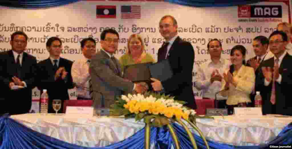 ການຊ່ວຍເຫລືອຂອງສະຫະລັດ ແກ່ລາວໃນການເກັບກູ້ລະເບີດ UXO