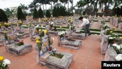 Nghĩa trang các liệt sĩ trong cuộc chiến biên giới Việt-Trung 1979 bên ngoài thủ đô Hà Nội.