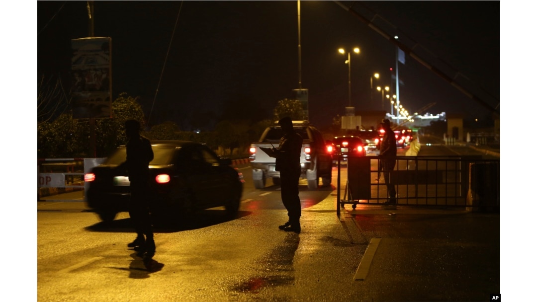 A convoy carries captured Indian pilot Wing Commander Abhinandan Varthaman arrives at Pakistani-India border post Wagah in Pakistan, March 1, 2019.