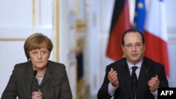 German Chancellor Angela Merkel (L) and French president François Hollande give a press conference on Feb. 19, 2014 at the Elysee Palace in Paris.