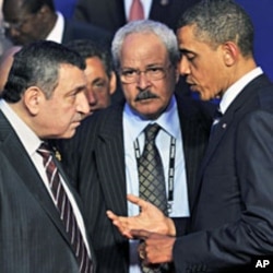 US President Barack Obama (R) speaks with Egyptian PM Essam Sharaf (L) at the G8 summit in Deauville, France, May 27, 2011