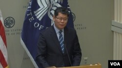 미국을 방문한 김연철 한국 통일부 장관이 20일 워싱턴의 민간단체인 미국평화연구소(USIP) 간담회에 참석했다.