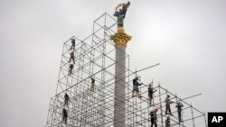 Фото: 2016-й рік роботи на Майдані незалежності у Києві