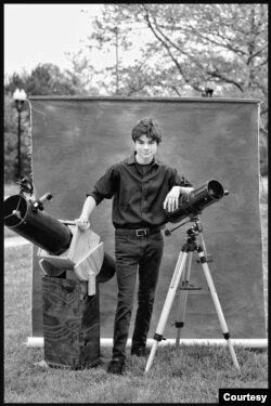 High school senior Jonathan Saldana poses for a portrait by photographer Matt Mendelsohn.