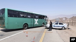 Police inspect an Israeli bus involved in a shooting attack along the border between Israel and Egypt in southern Israel, August 18, 2011