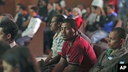 Migrantes centroamericanos durante una misa en México.