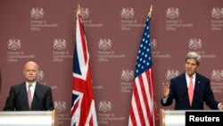 Ngoại trưởng Hoa Kỳ John Kerry phát biểu trong cuộc họp báo chung với Ngoại trưởng Anh William Hague tại London, ngày 9/9/2013.