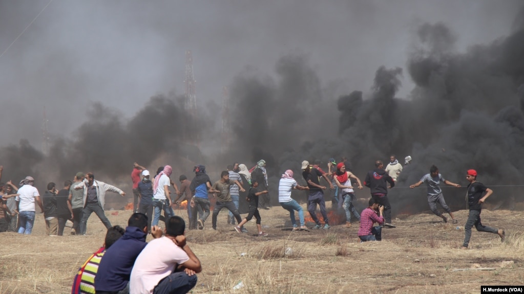 Người Palestine ở biên giới Gaza-Israel phản đối việc Mỹ dời Ðại sứ quán đến Jerusalem, ngày 14/5/2018.