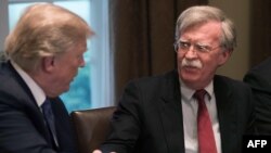 El asesor de seguridad nacional de la administración Trump, John Bolton (der.) se reunirá con su contraparte ruso Nikolai Patrushev la próxima semana en Ginebra, informó un funcionario.