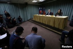 FILE - Taiwanese Minister of Foreign Affairs David Lee (C) speaks at a news conference after Sao Tome ended ties with Taiwan, in Taipei, Dec. 21, 2016.