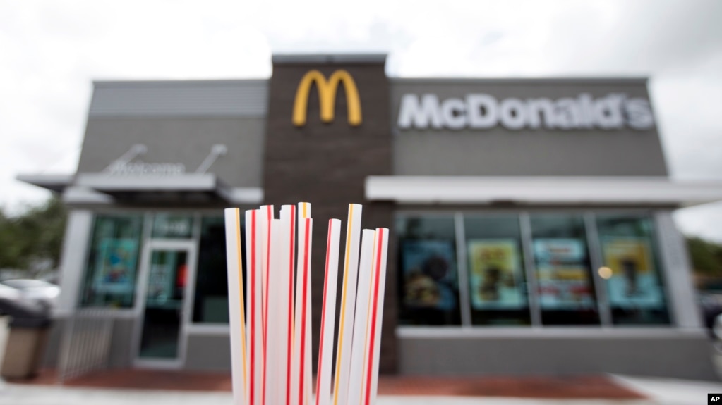 McDonald's dejarÃ¡ de usar las pajillas de papel por una "soluciÃ³n sostenible", anunciÃ³ la cadena de restaurantes de comida rÃ¡pida mÃ¡s grande del mundo.